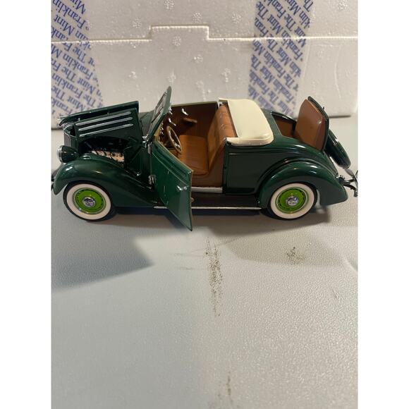 Franklin Mint 1:24 1936 Ford Deluxe Cabriolet Convertible - Picture 3 of 15